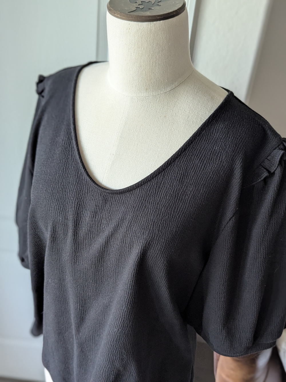 Talbots Women's Black V-Neck Puff Sleeve Top